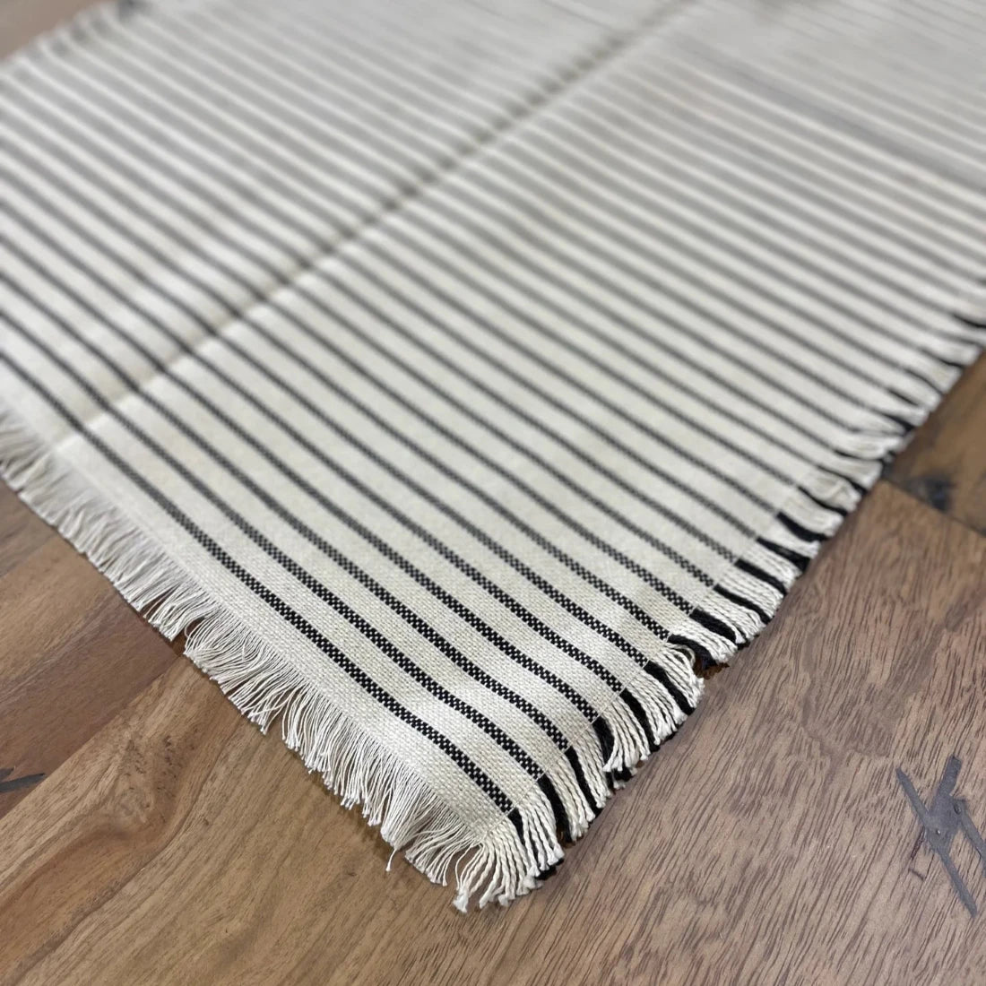 Elouise Table Runner | Off-White Black