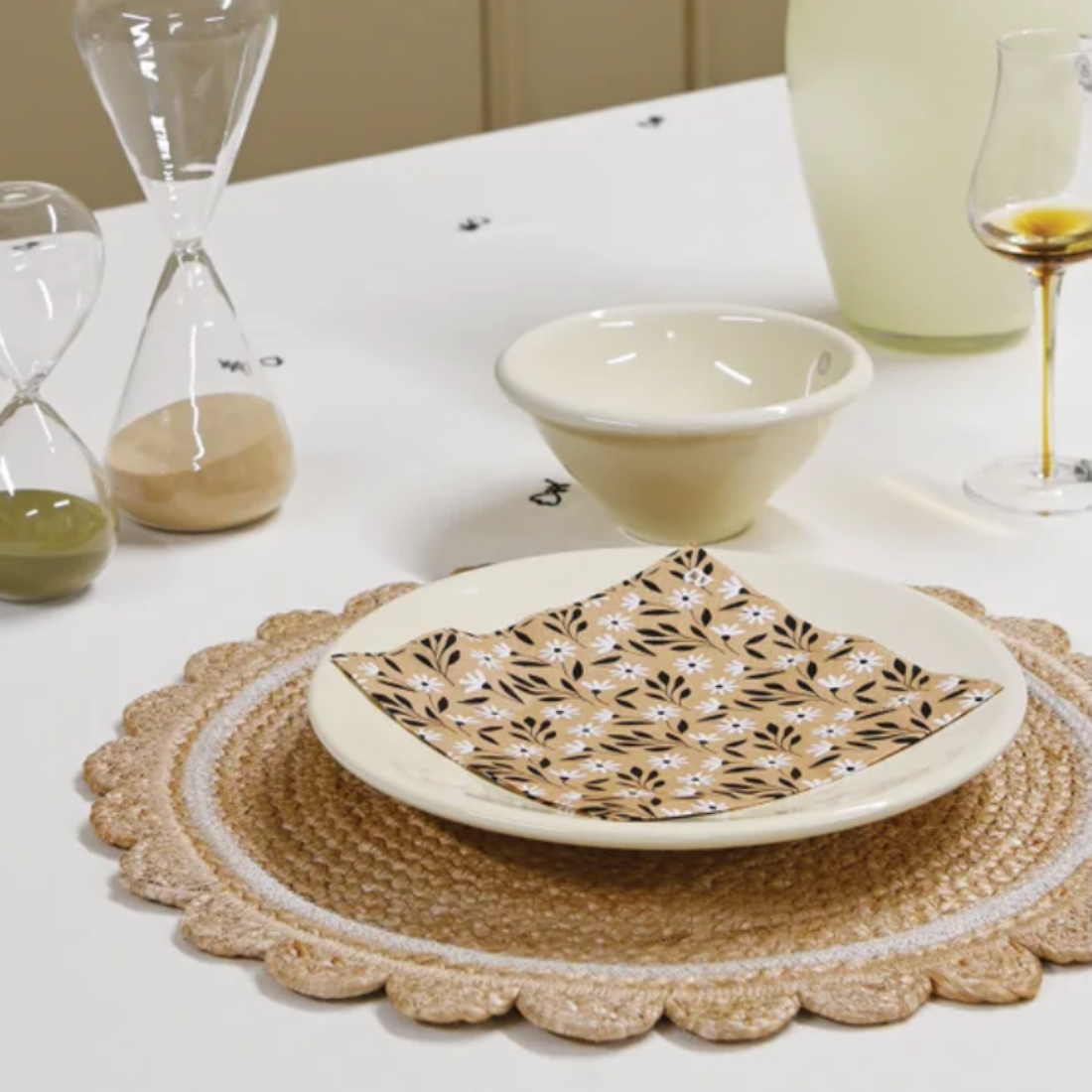 Placemat | Scalloped Natural w/White