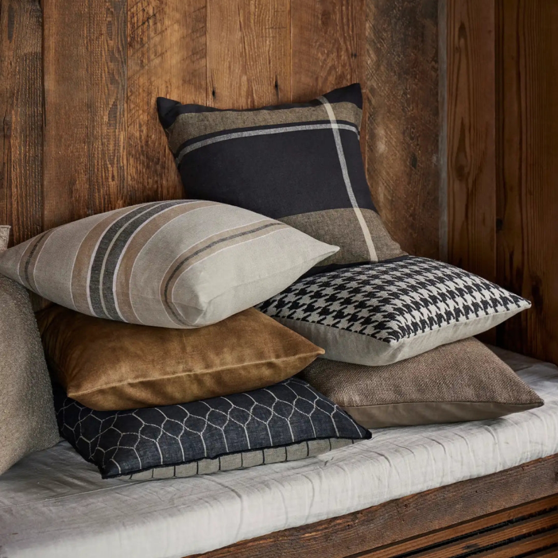 Giovanni Cushion | Midnight